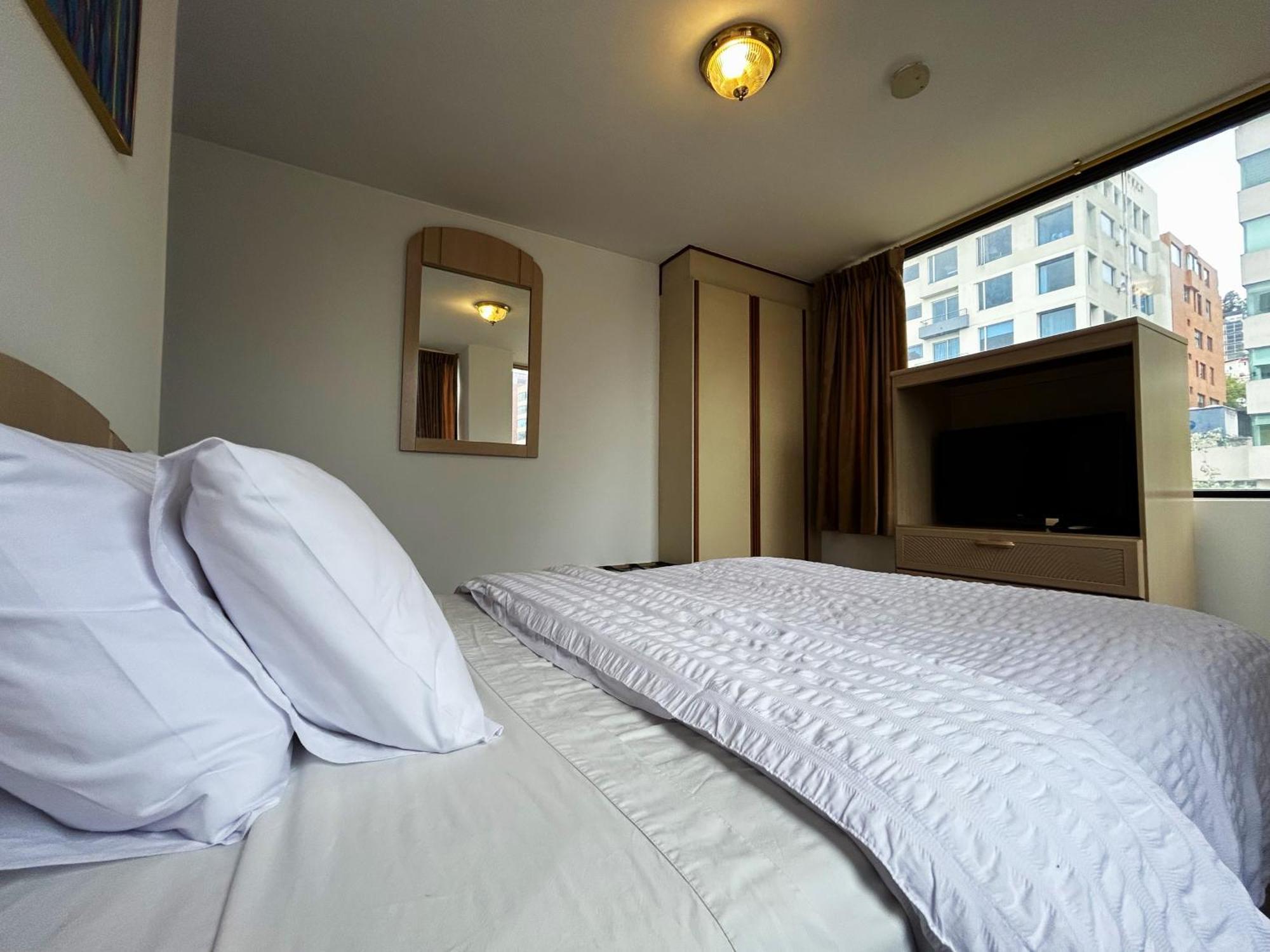 Stanford Suites Hotel Quito Exterior foto