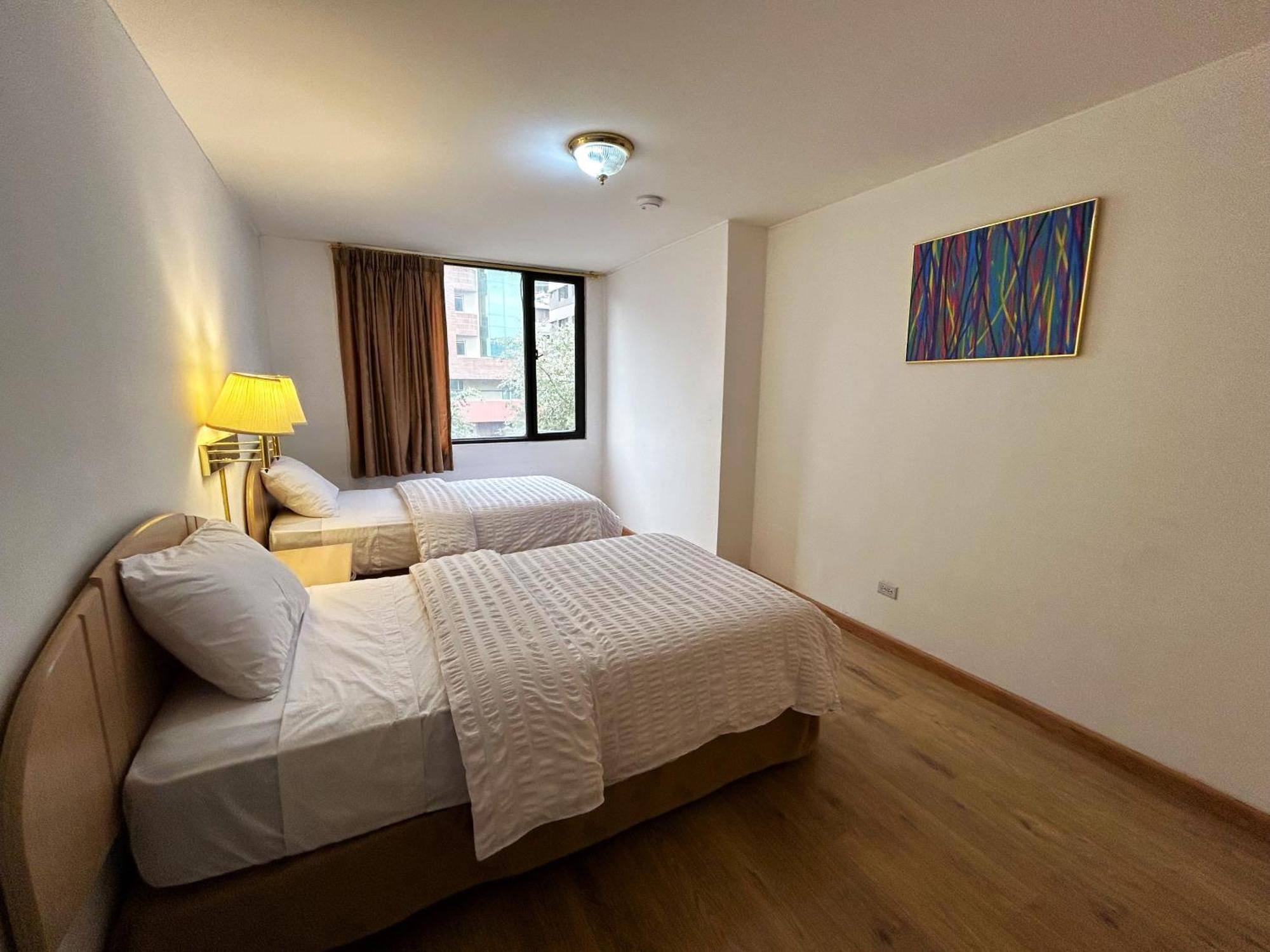 Stanford Suites Hotel Quito Habitación foto