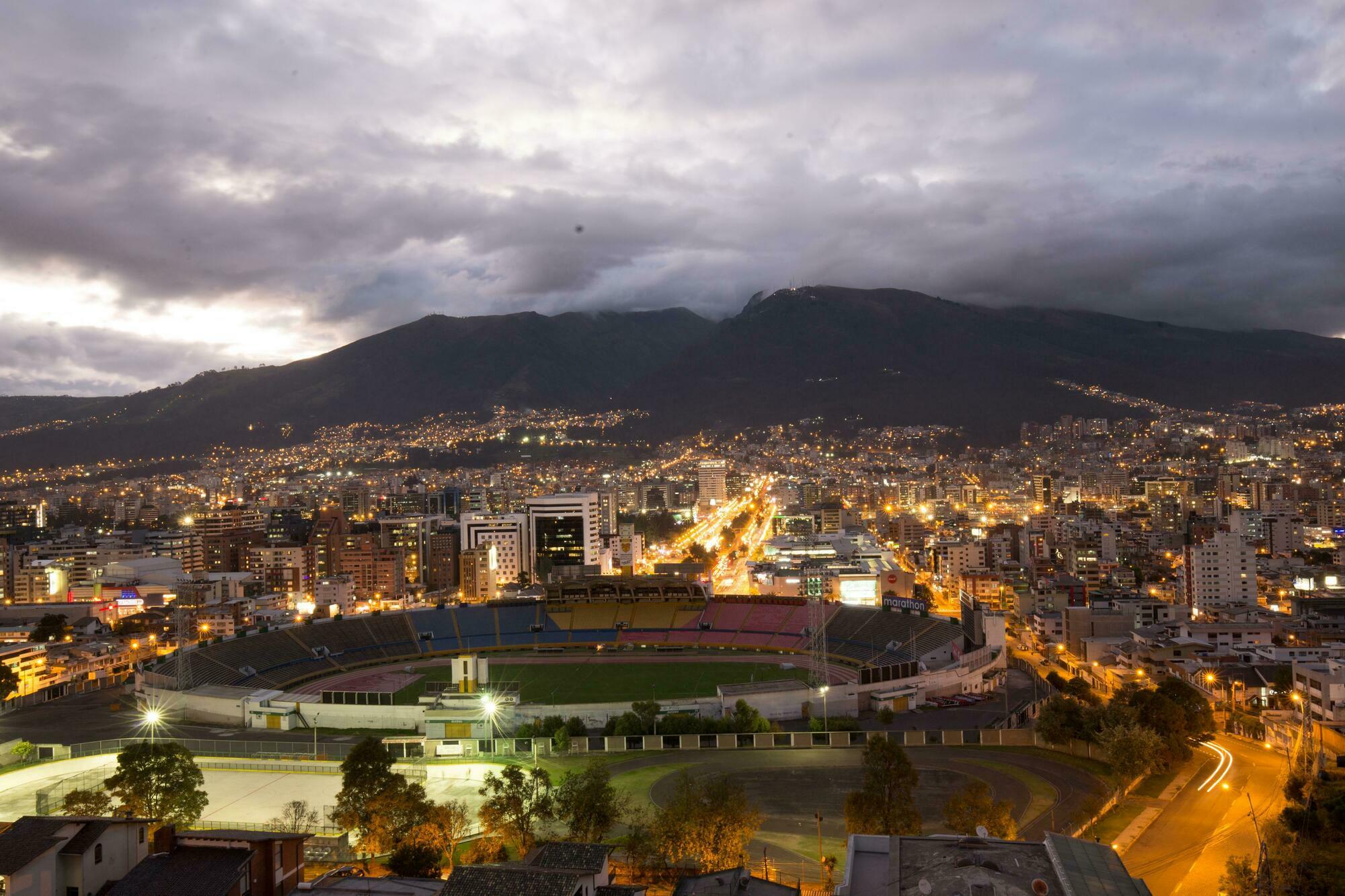 Stanford Suites Hotel Quito Exterior foto