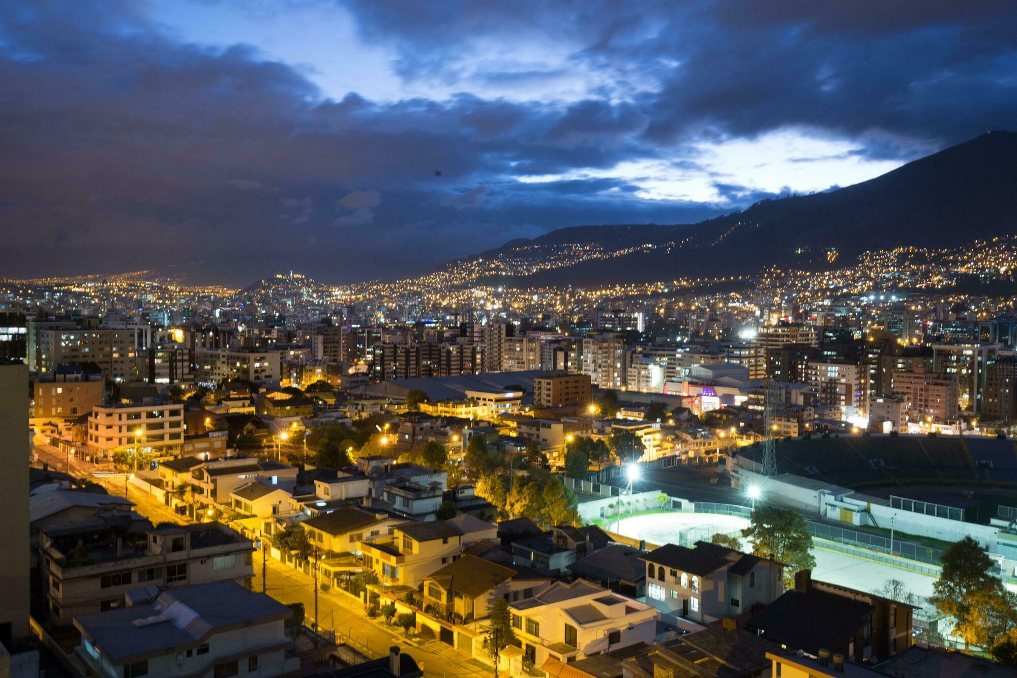 Stanford Suites Hotel Quito Exterior foto