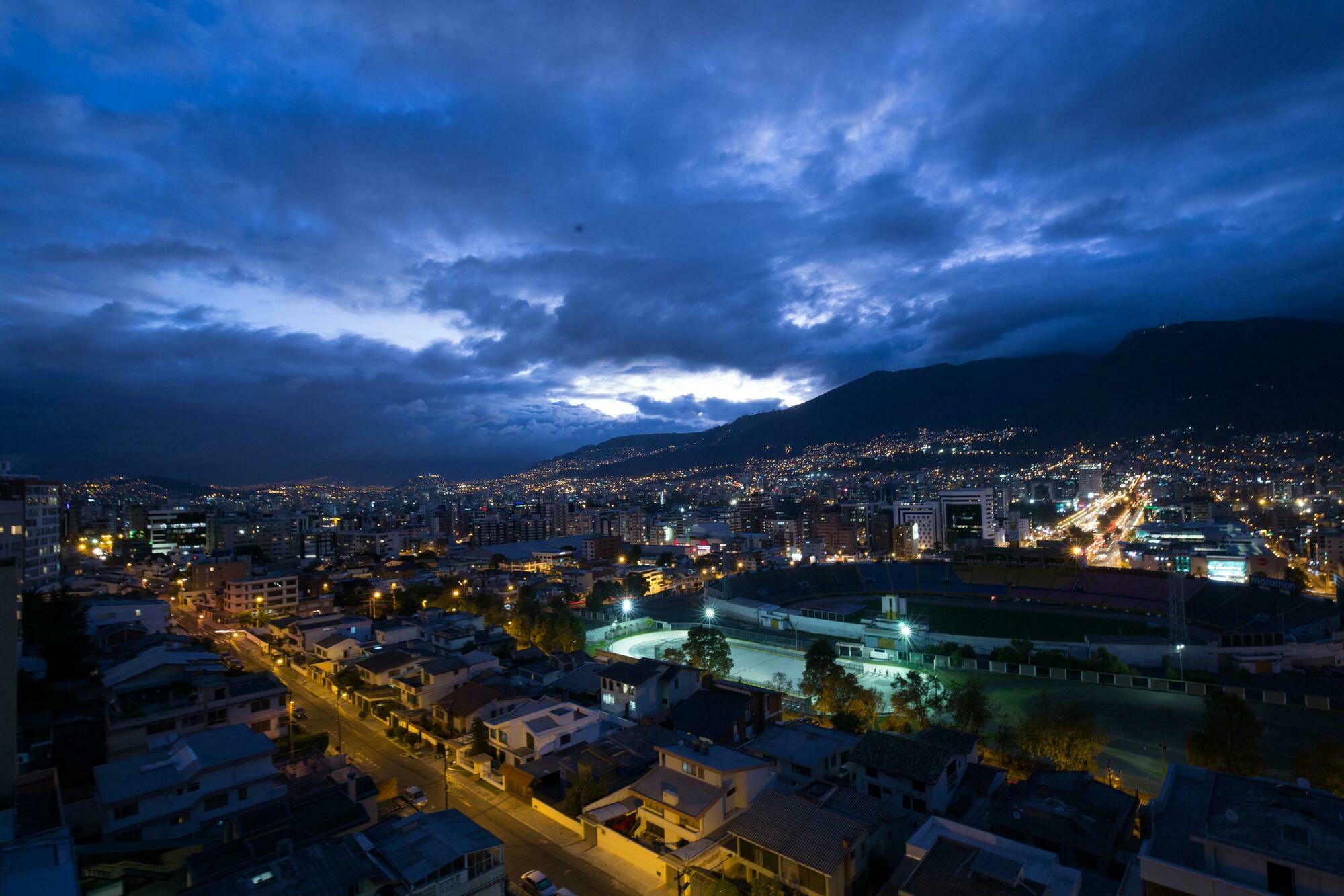 Stanford Suites Hotel Quito Exterior foto